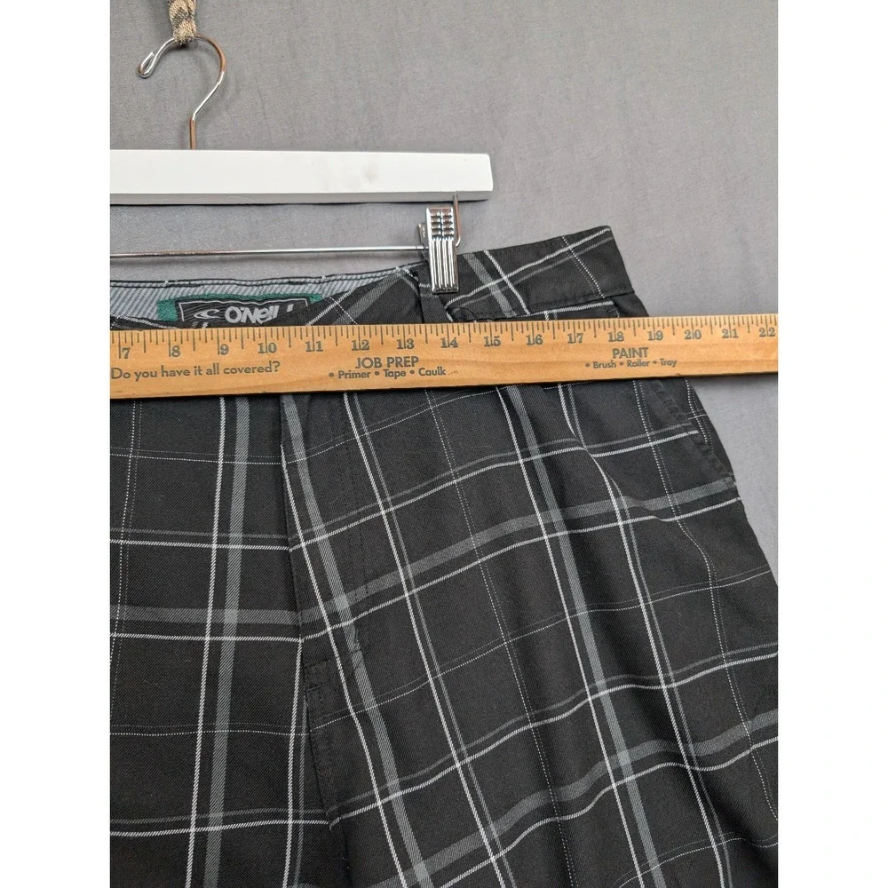 O'Neill Sterling Black Plaid Wide Leg Chino Shorts Men Size 38‎